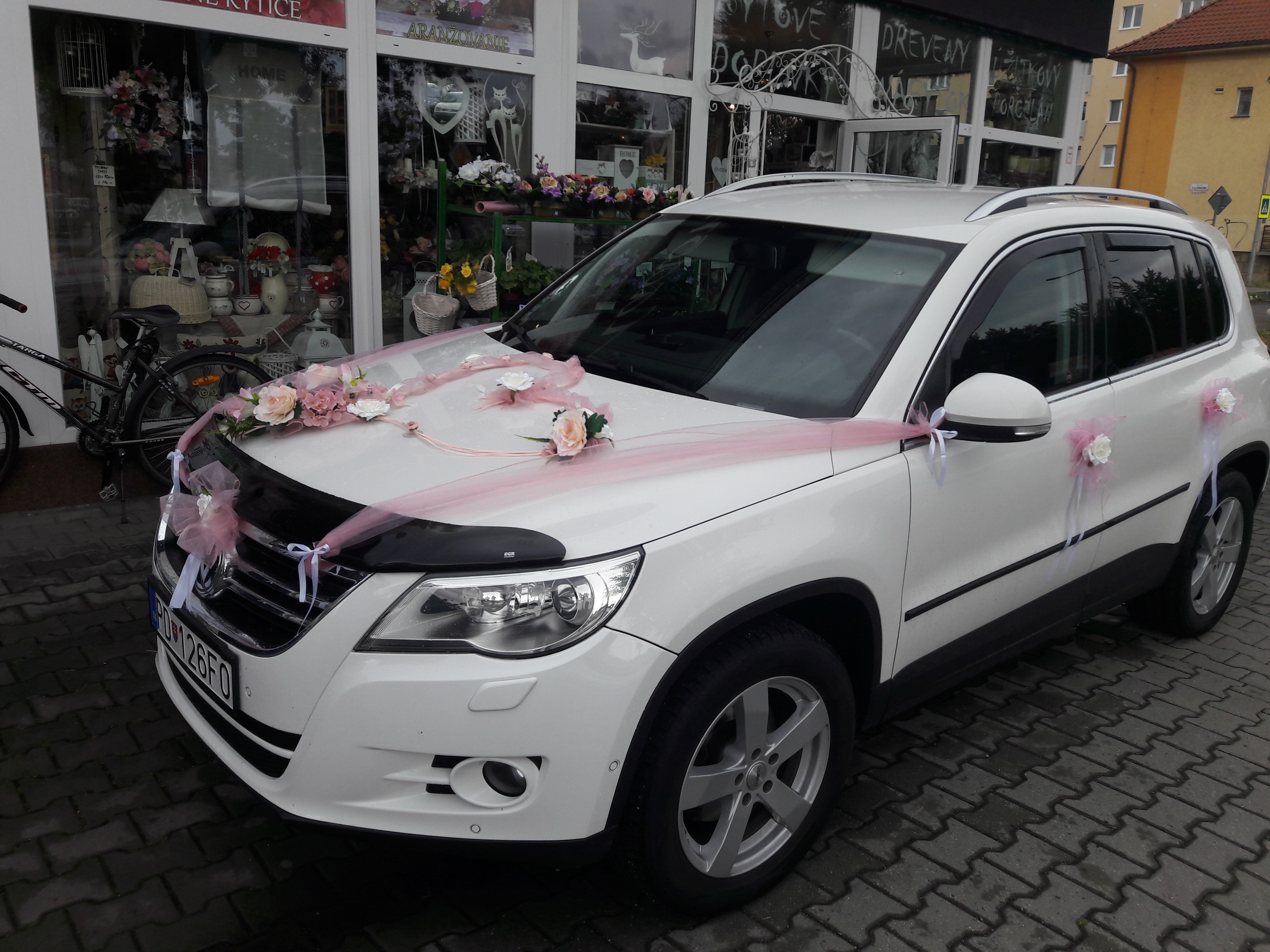 Svadobná výzdoba na auto (Prievidza)