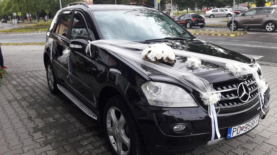 Svadobná výzdoba na auto (Prievidza)